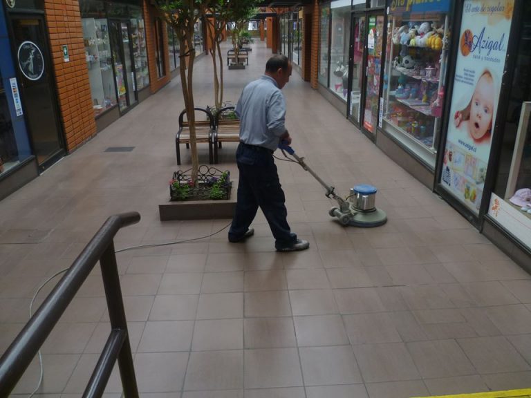 El drama de los trabajadores asintomáticos: Denuncian problemas para tramitar licencias y retorno laboral sin test de salida