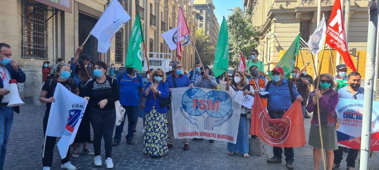 FUT Chile Se Manifiesta Frente Al Ex Congreso En Apoyo De Los Derechos De Los Y Las Trabajadora En La Nueva Constitución